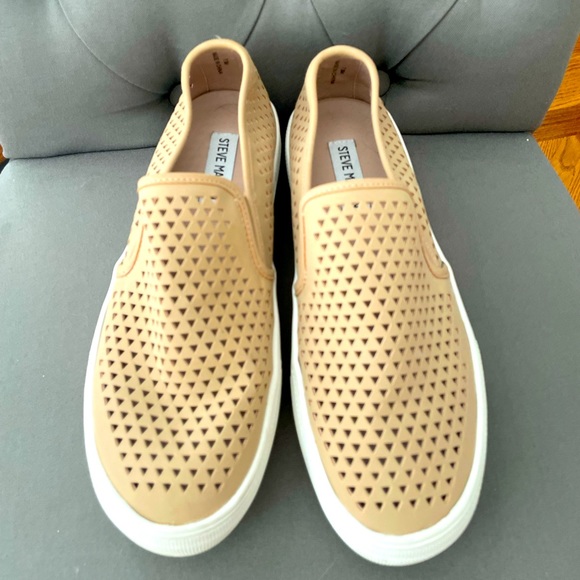 Steve Madden Shoes - Tan Steve Madden slip on sneaks